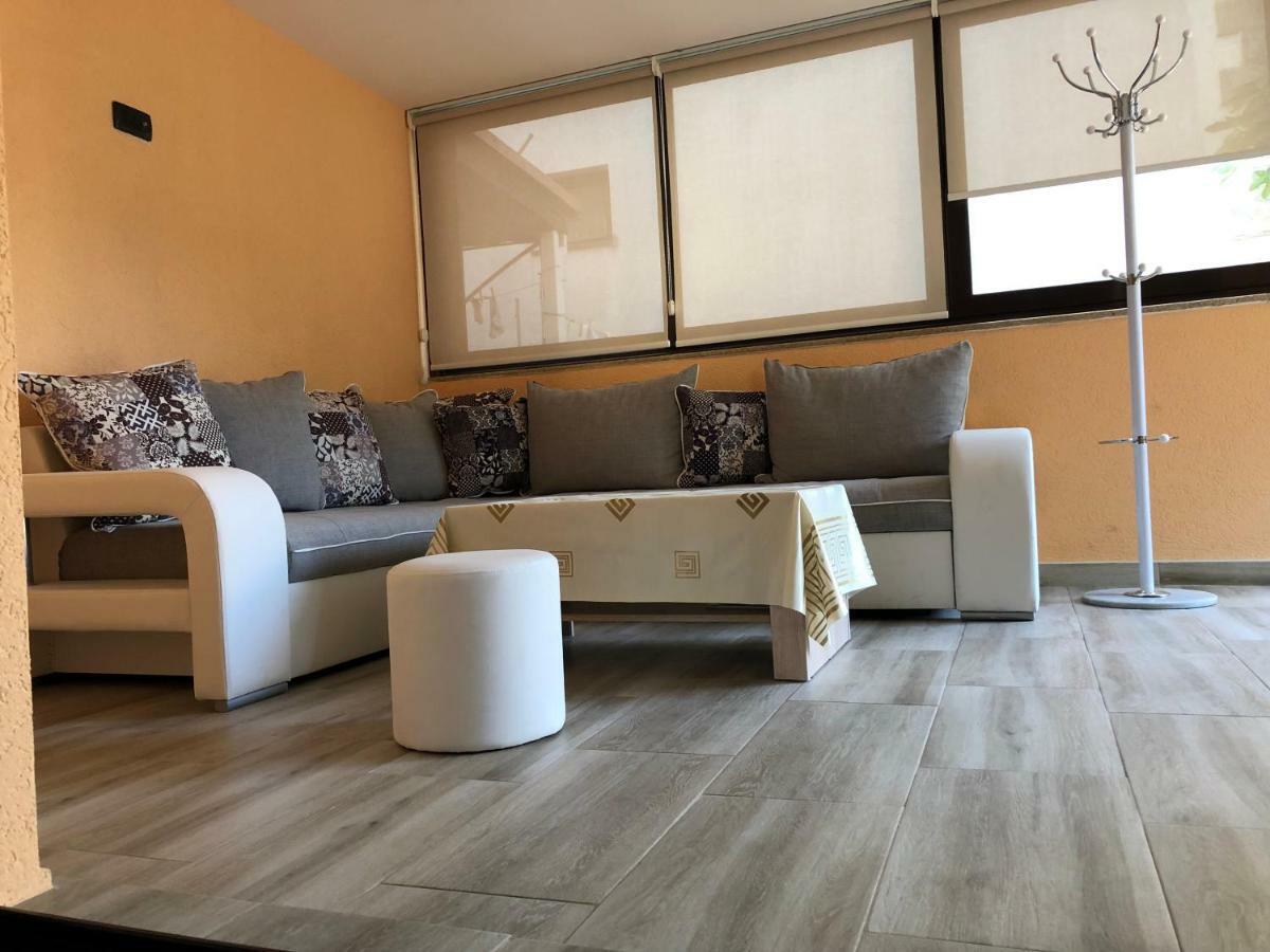 Apartment Mina *